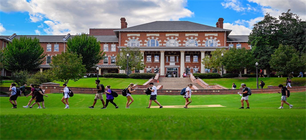 北卡罗来纳州立大学（North Carolina State University），位于北卡罗来纳州的首府罗利市，是一所享誉全美的公立研究型大学。成立于1887年。