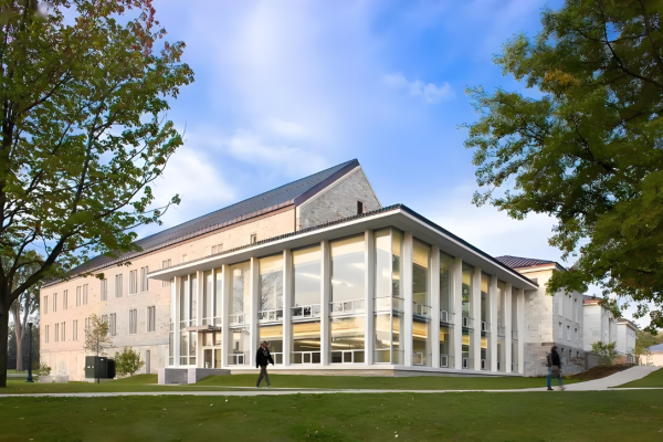 明德学院（Middlebury College）始建于1800年，是全美国的顶级文理学院之一，位于美国最美丽的山谷之一的佛蒙特州明德镇，作为美国最古老的高等学府之一，有着超过200年的历史。