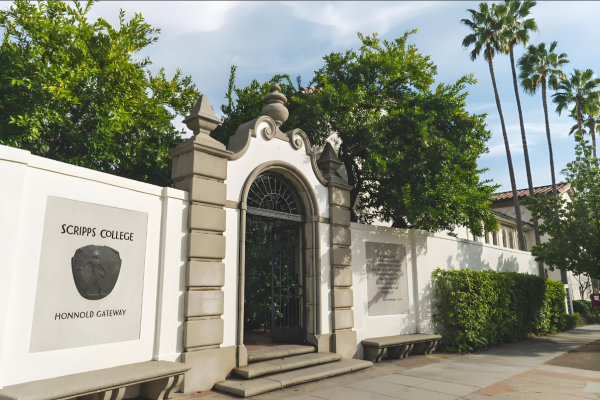 斯克里普斯学院致力于提供一个引人入胜、发人深省、充满活力和创造力的学习环境。现代化的文科教育方法不仅赋予学生专业知识，更培养批判性思维、分析能力和沟通能力，帮助学生在职业和生活中找到目标。